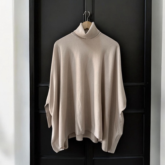 Alfani Sweaters - NWT Alfani Women’s Elegant Cream Beige Poncho Turtleneck Sweater! Small! NEW!